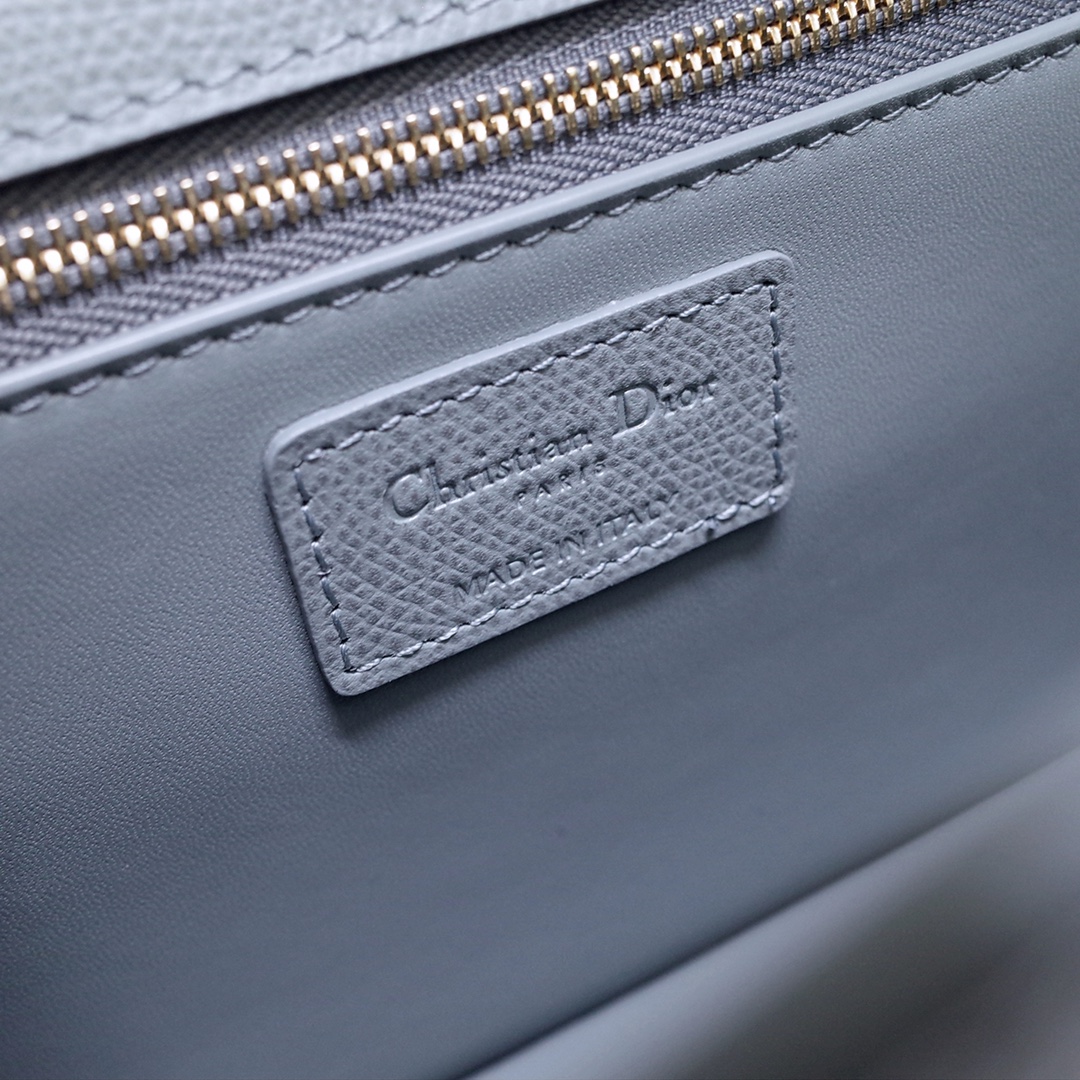 30 Montaigne Bag Grey Grained Calfskin